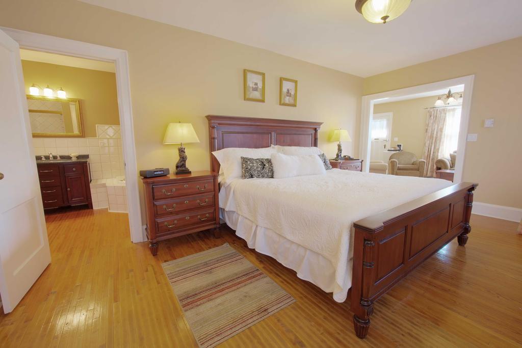 The Woodlawn Inn Cobourg Eksteriør billede