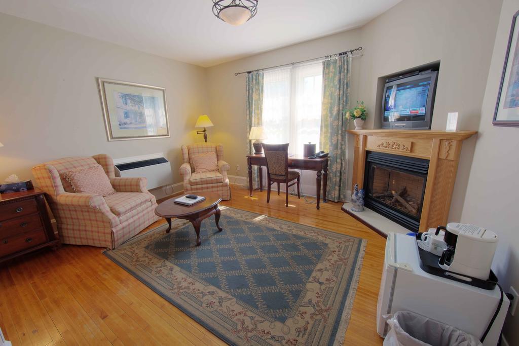 The Woodlawn Inn Cobourg Eksteriør billede