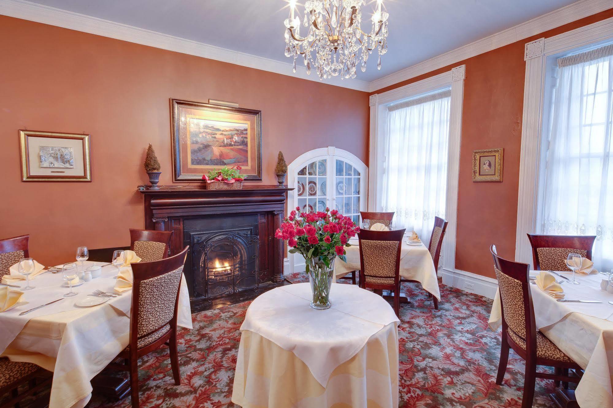 The Woodlawn Inn Cobourg Eksteriør billede