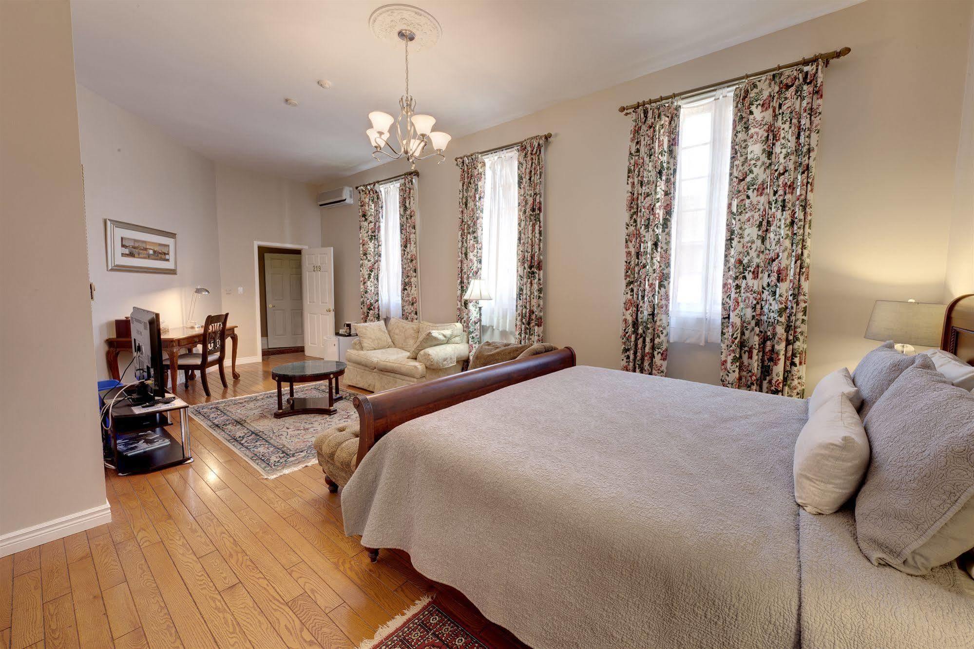 The Woodlawn Inn Cobourg Eksteriør billede