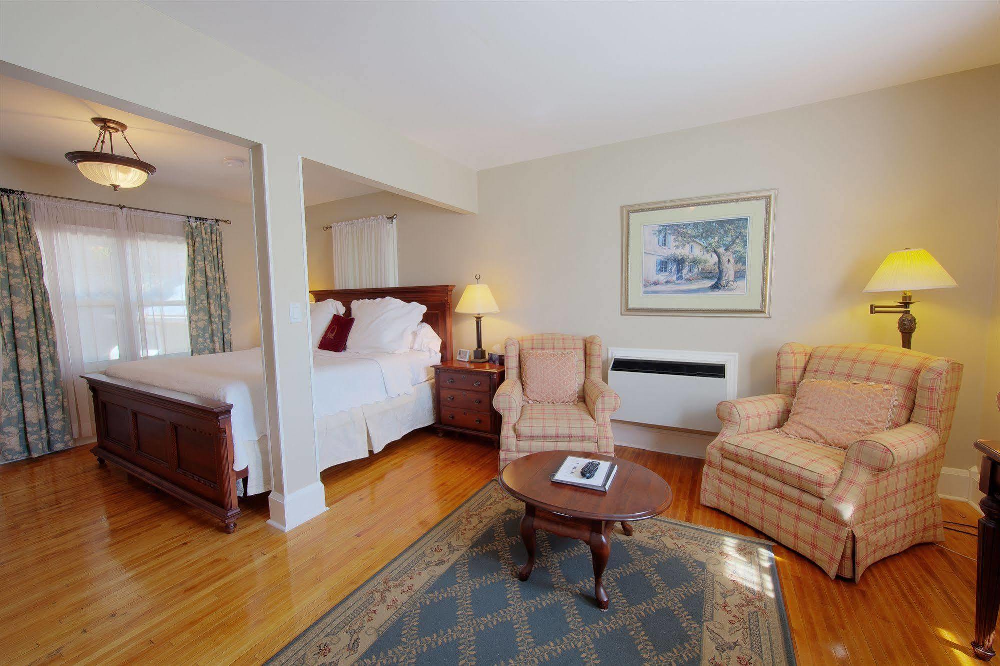 The Woodlawn Inn Cobourg Eksteriør billede