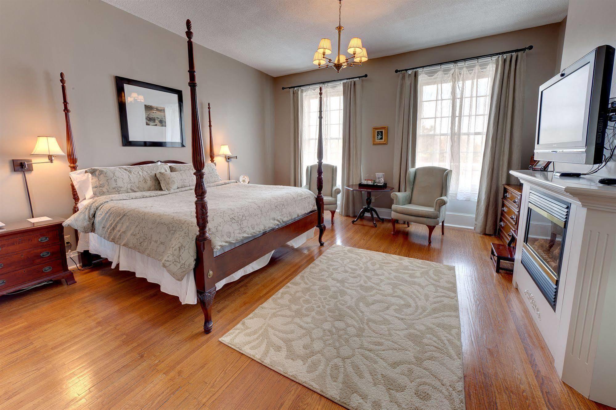 The Woodlawn Inn Cobourg Eksteriør billede