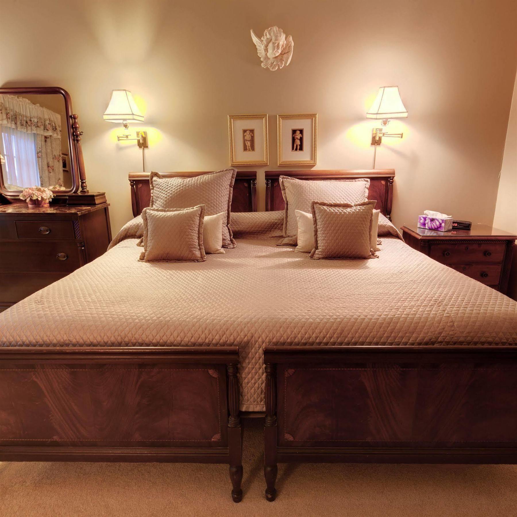 The Woodlawn Inn Cobourg Eksteriør billede